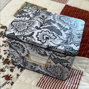 Vera Bradley Recipe Tin with 40 new blank recipe cards with tab sheet & dividers